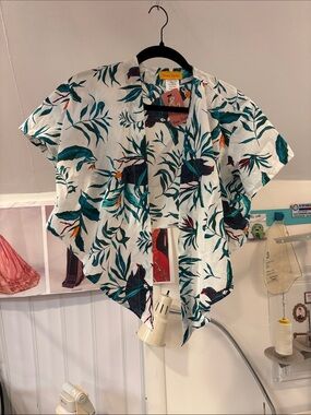 Bernie Dexter Royal Crown Tie top white parrot print NWT